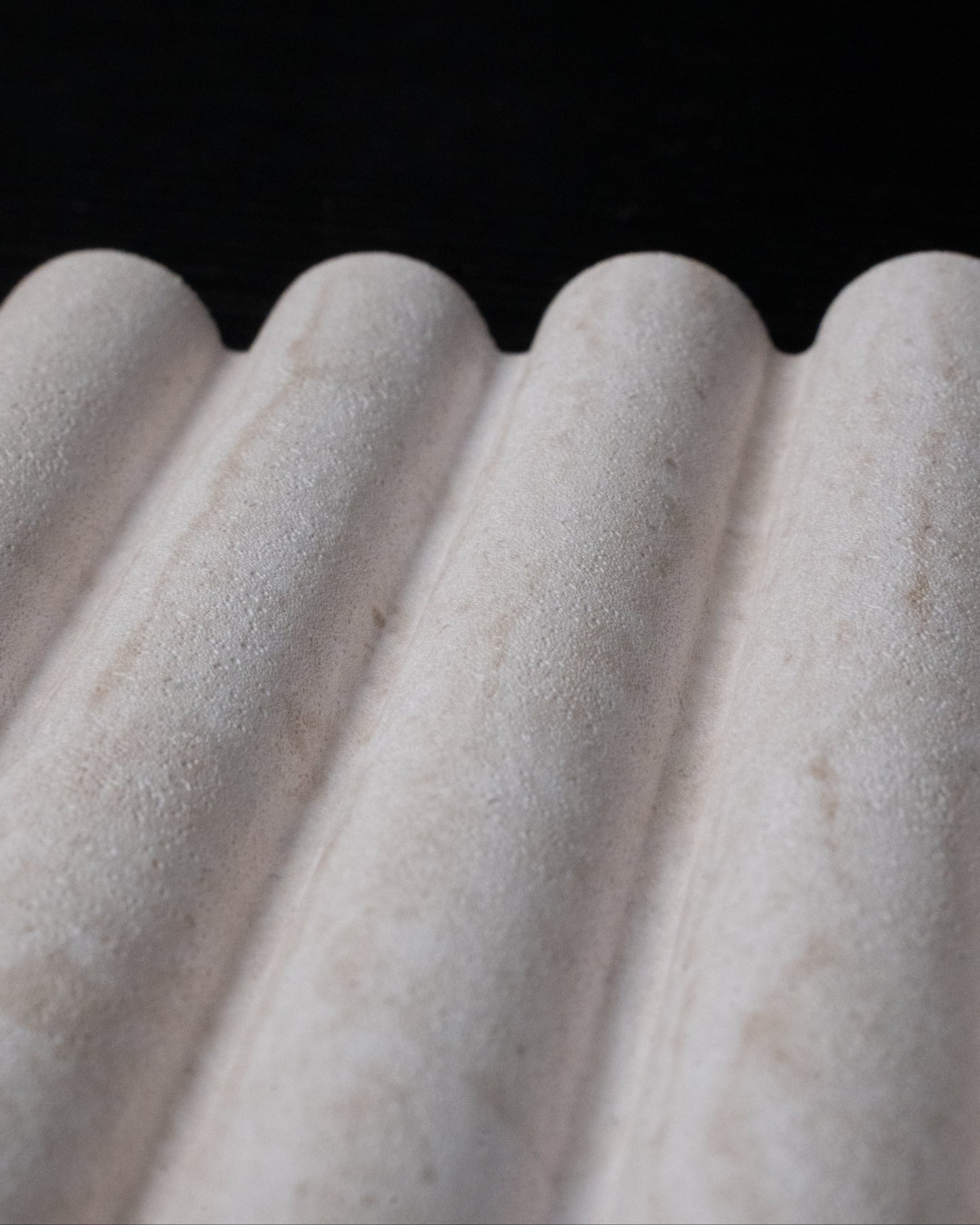 Washed Travertine - Arc Fluted